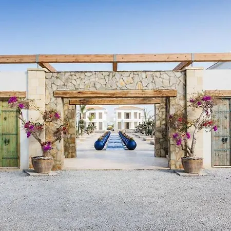 Huzurlu Ve Modern Bir - Sehrin Kalbinde! * Kyrenia (Northern Cyprus)