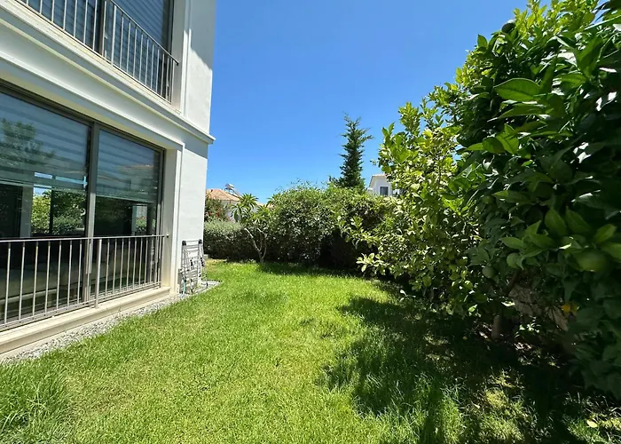 Huzurlu Ve Modern Bir - Sehrin Kalbinde! Casa de Férias Cirénia