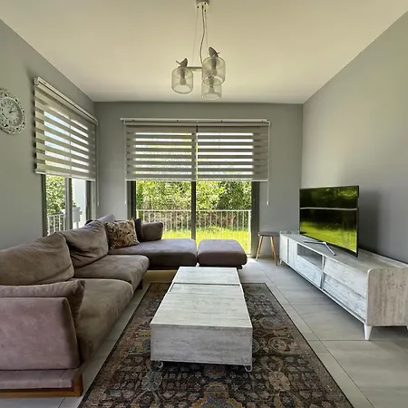 בית נופש Huzurlu Ve Modern Bir - Sehrin Kalbinde! קיירניה