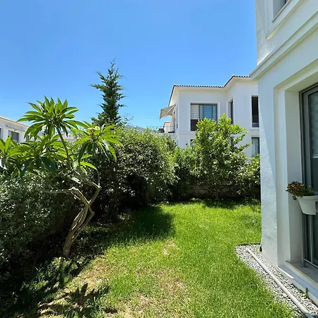 Huzurlu Ve Modern Bir - Sehrin Kalbinde! בית נופש קיירניה